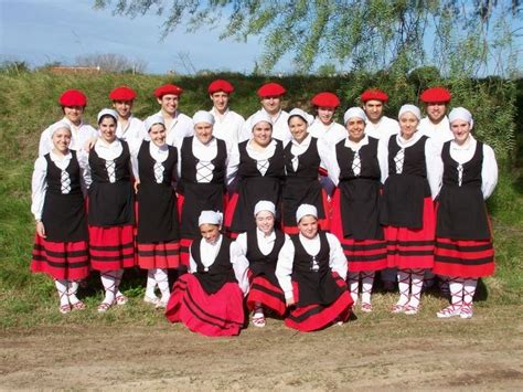 TRAJE TRADICIONAL VASCO Traje Tradicional Tradicional Traje Regional