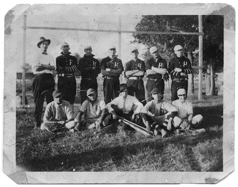 [Portrait of a Baseball Team] - The Portal to Texas History