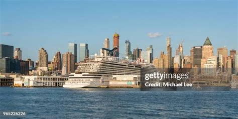 283 New York Cruise Terminal On Manhattan Stock Photos, High-Res Pictures, and Images - Getty Images