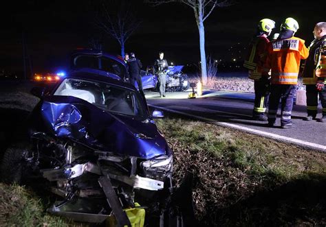 Salzgitter Erst Baum Dann Auto Unfall Mit Drei Verletzten