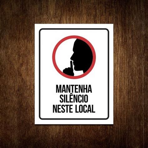 A Sticker With The Words Mantenha Silencio Neste Local On It