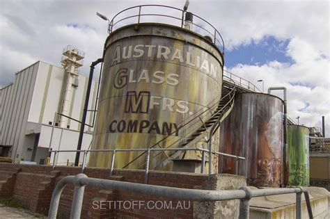 O-I Silo Art Project Set It Off Melbourne Graffiti Art Murals