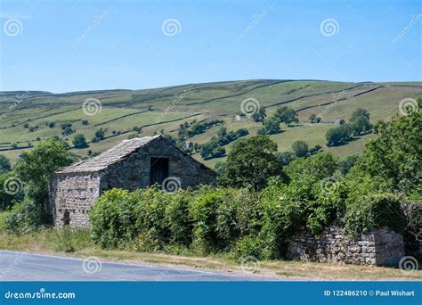 Hills Of Yorkshire Dales With Stone Barn Stock Photo Image Of