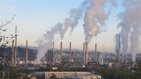 Pénurie De Carburant Les Grèves Reconduites Bruno Le Maire Appelle