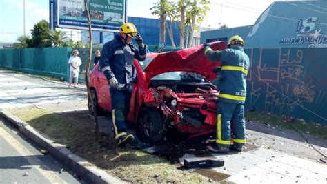 Motorista Passa Mal E Batida Derruba Poste Na Avenida Das Torres CGN