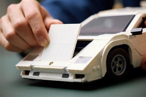 LEGO's Lamborghini Countach 5000 Quattrovalvole Set | urdesignmag