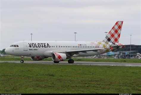 Volotea Airlines Airbus A320 EC NTL Photo 108854 Airfleets Aviation