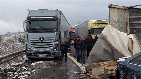 Anadolu Otoyolu nun Bolu geçişinde zincirleme kaza 54 araç birbirine