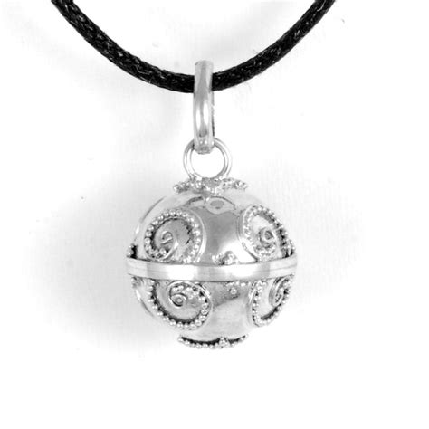 Pendentif Boule En Argent Avec Cordon