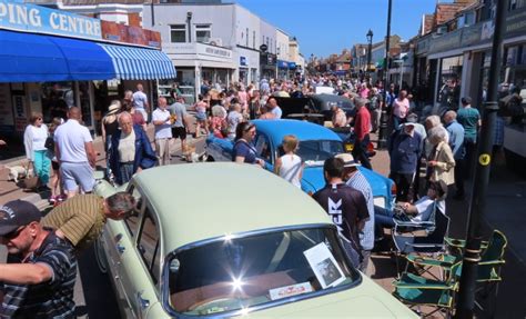 PHOTOS Large Crowds Flock To Burnham On Sea Vintage Vehicles Show