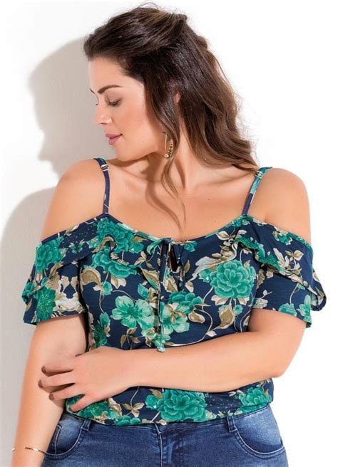 Blusa Ombros Vazados Floral Azul Plus Size Quintess