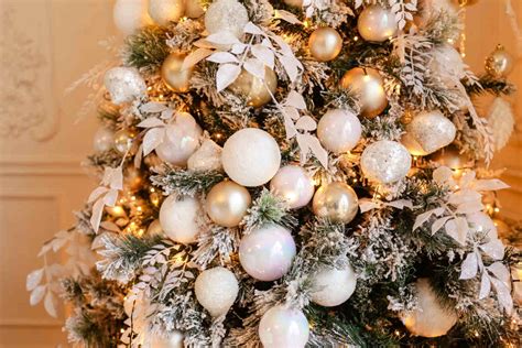 Bianco E Oro La Combo Che Funziona Per L Albero Di Natale Designmag