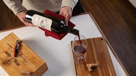 How To Pour Wine Wine Guide Virgin Wines