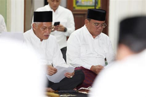 Zikir Dan Doa Bersama Warnai Pergantian Tahun