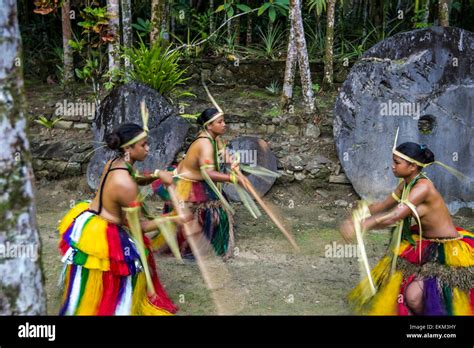 Traditional Dance Yap Dance Fotografías E Imágenes De Alta Resolución