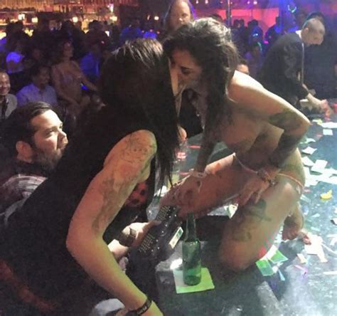 Pornpic Xxx Bonnie Rotten Topless On Stage At Deja Vu Las Vegas X