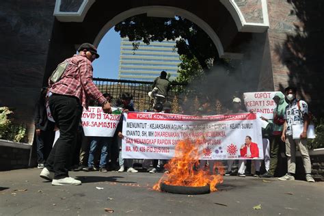 Massa Aksi Desak Jaksa Agung Copot Kajati Sumut Terkait Rapidin