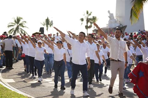 Mara Lezama Presencia El Desfile De La Revoluci N Mexicana En Chetumal