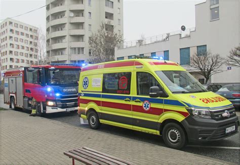 Toruń Zderzenie samochodu z miejskim autobusem Trzy osoby zostały