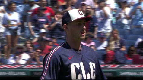 Tanner Bibee Poncha A Ocho En Innings Los Guardians De