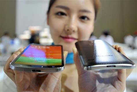 See Photos From The Unveiling Of Samsungs First Ever Smartphone With A Curved Display Screen