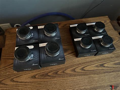 IsoAcoustics Isolation Feet Orea Bronze 4 And Graphite 4 For Sale