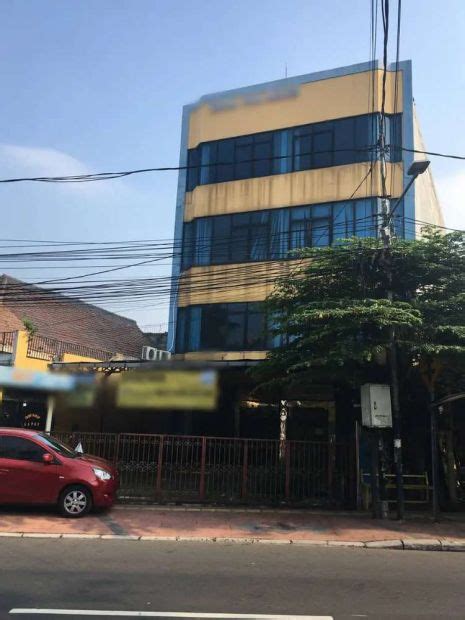 Gedung Kantor Lantai Di Jalan Raya Salemba