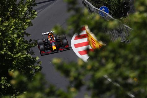 Video Verstappen Neemt Je Een Rondje Mee Over Het Baku City Circuit