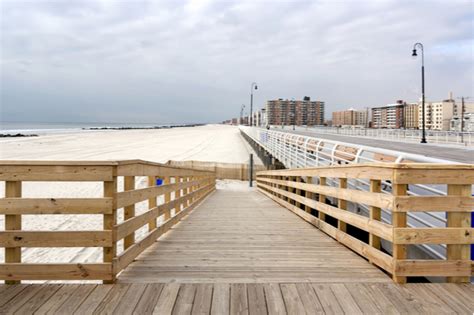 Long Beach Closes Its Boardwalk