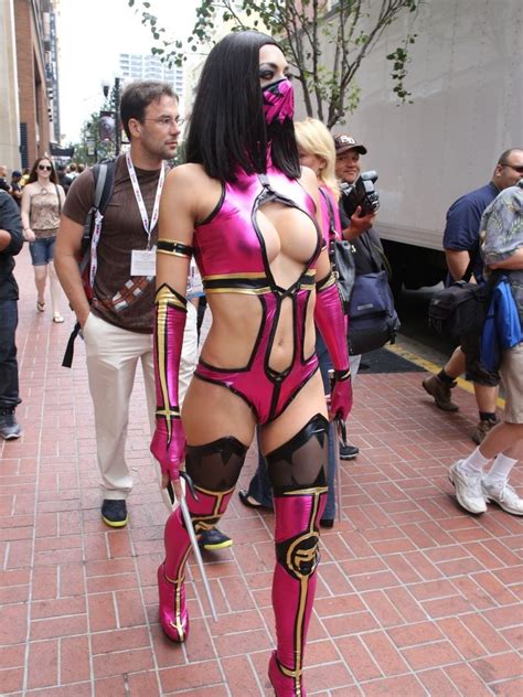 Adrianne Curry Mileena From Mortal Kombat Cosplay At Comic Con