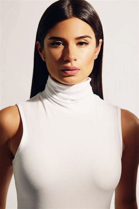 Pin By Rachelle Cabrera On Oitnb Latina Beauty Diane Guerrero Cute