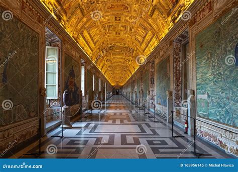 La Galería De Mapas Dentro De Los Museos Vaticanos Sin Gente Museo