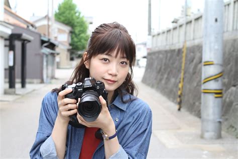 深川麻衣がカメラマン役で100人の遺影写真を撮影 映画『おもいで写眞』2021年1月29日公開決定 の画像・写真 ぴあ映画