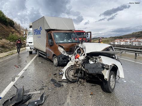 Yağışlı hava zincirleme kazaya neden oldu 4 yaralı ASAYİŞ