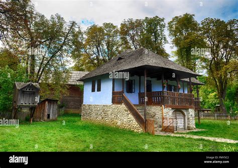 Romania Houses Hi Res Stock Photography And Images Alamy