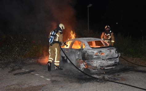 Auto Brandt Uit Op Parkeerterrein In Hoogeveen Dagblad Van Het Noorden