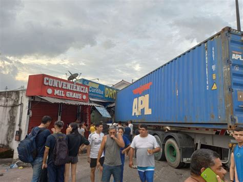 V Deos Carreta Desgovernada Atinge Drogaria Na Zona Sul De Manaus