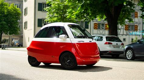 Microlino o amoroso carro elétrico para duas pessoas criado na Suíça