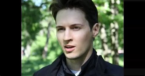 Павел Дуров плывет против течения