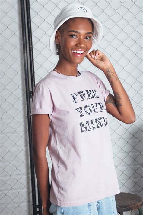 T SHIRT NUDE FREE YOUR MIND Marina Gabriella Roupas Femininas Loja Online Oficial