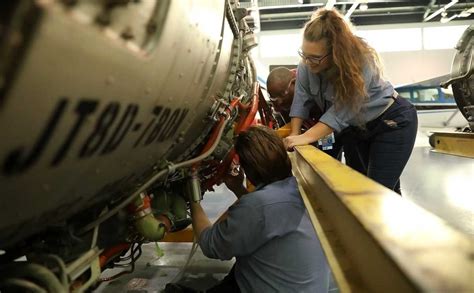 Aviation mechanic schools gear up with scholarship boost from FedEx ...