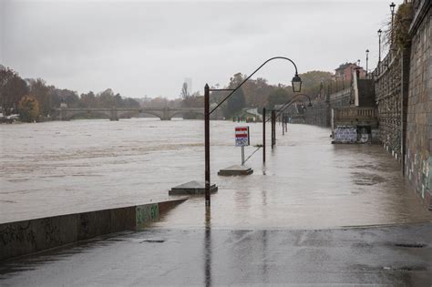 As Imagens Do Mau Tempo Na Europa Que J Fez Mortos Observador