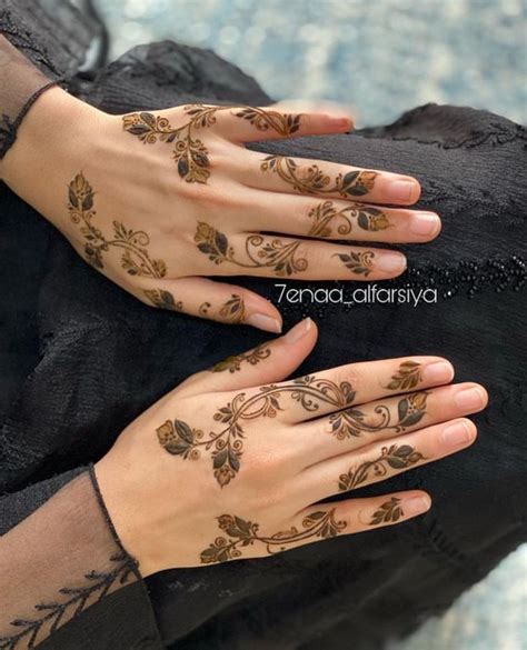 Pin di Queen Of Henna su Henna Mehndiꕤ Tatuaggi