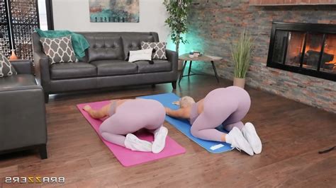 Ryan Keely Kaden Kole Follando A La MILF Y A Su Entrenadora Parecida