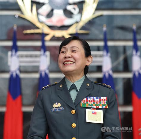 國軍首位女中將 陳育琳：發揮專業面對挑戰 政治 中央社 Cna