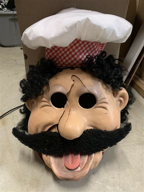 Chuck E Cheese Defunct Animatronic Head : r/oddlyterrifying