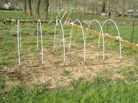 Construire Un Tunnel Pour Tomates Diy Serre De Jardin R Cup Faire