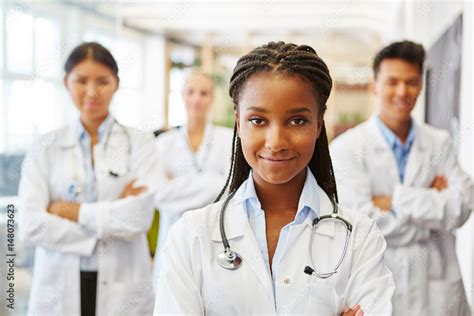 Junge Rztin Aus Afrika In Der Ausbildung Stock Photo Adobe Stock