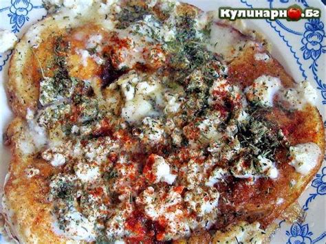 Рецепта за пържени яйца с покривка от сирене - кулинарно.бг