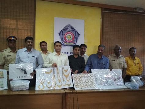 Mumbai Jewellery Heist Cops Arrest Staffer And Accomplice Mumbai News Hindustan Times